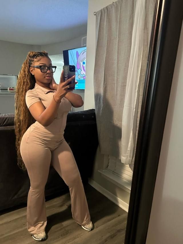 FRIENDS WITH BENEFITS NEEDED - Image 2